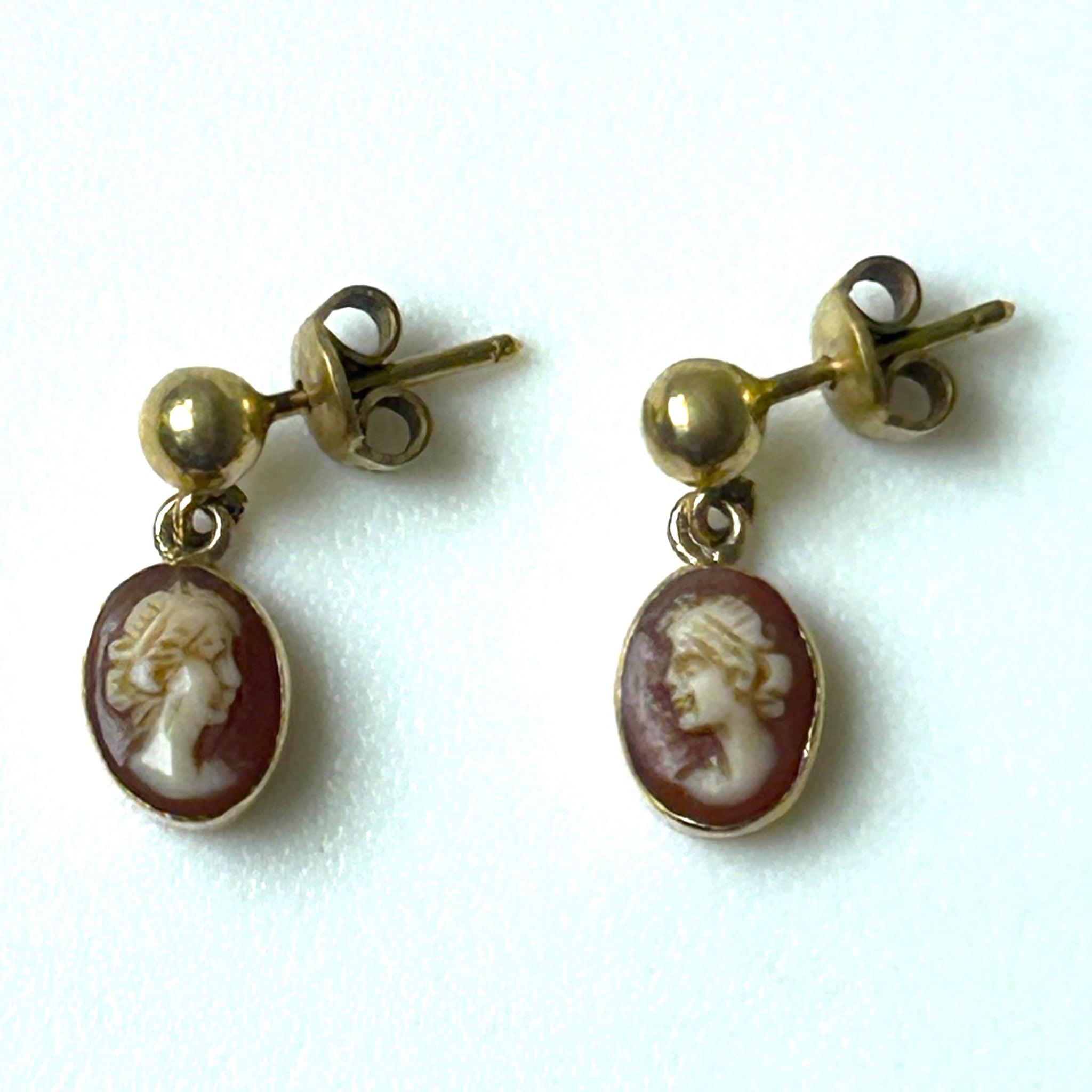 Dainty 18ct Gold and Shell Cameo Drop Earrings